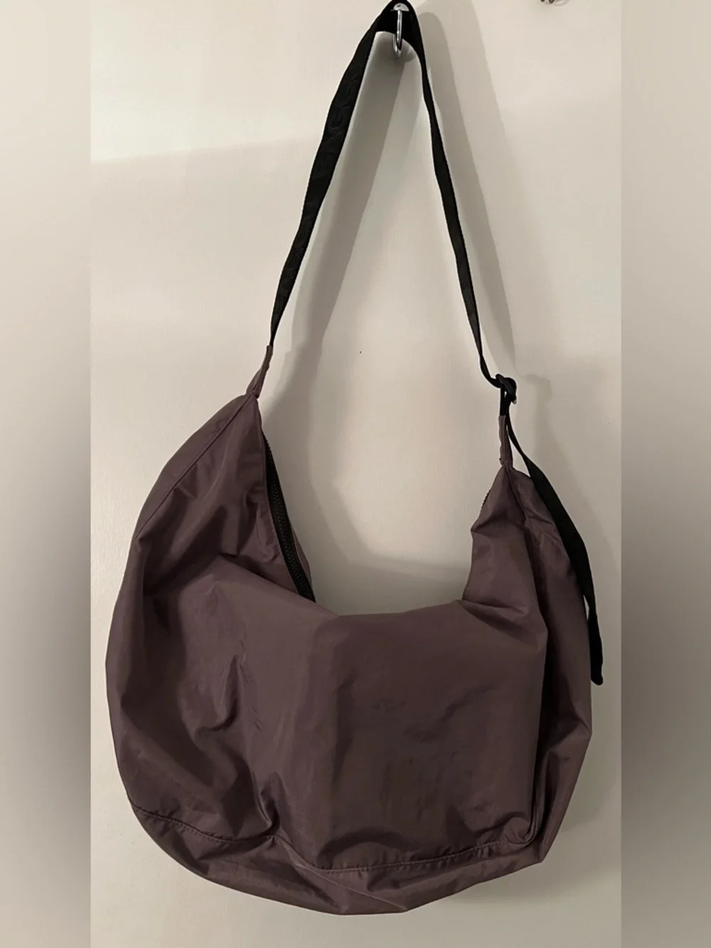 BAGGU dusty violet large nylon crescent and horse charm - Picture 4 of 6